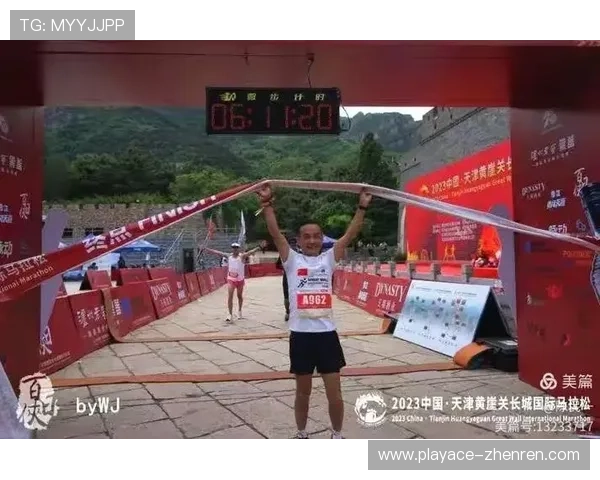 男子全程马拉松赛前三名运动员荣耀时刻 揭开速度与耐力的巅峰对决